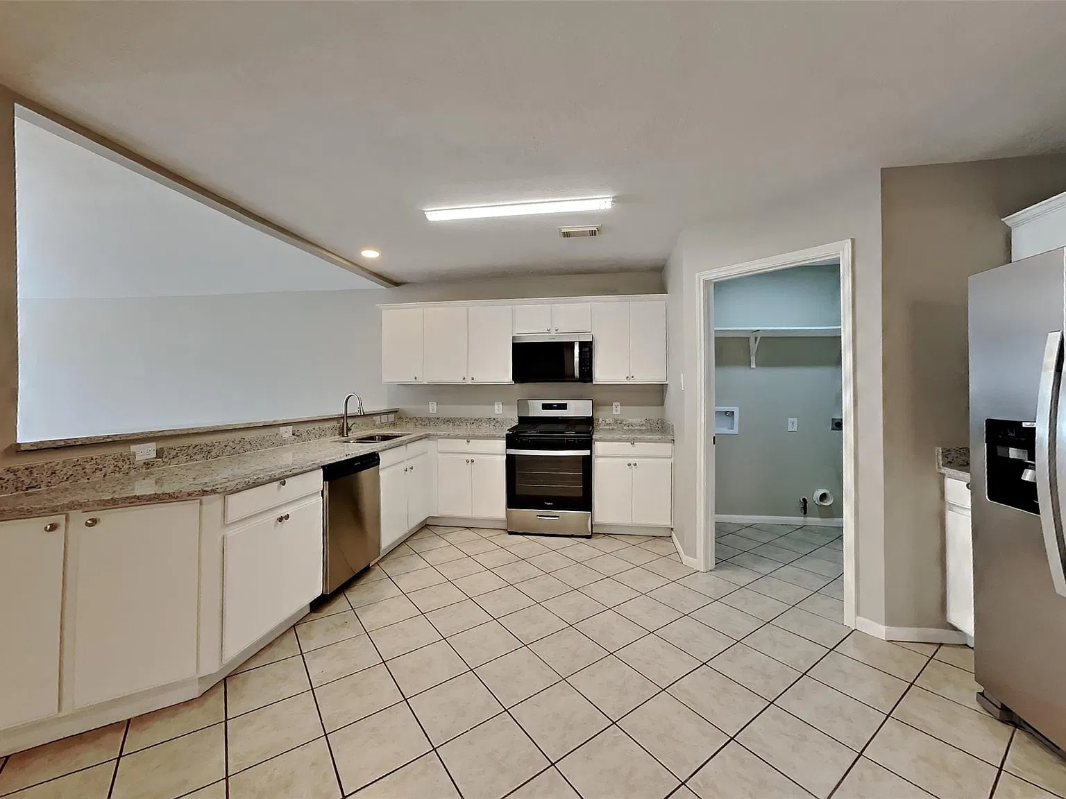 3 bed, 2.0 bath, 1907 sqft, $2,000 — Photo 4