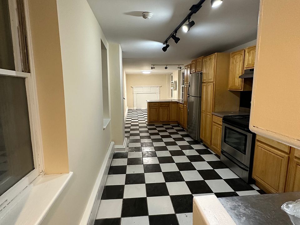 1st image of 234 Arch St Floor 3