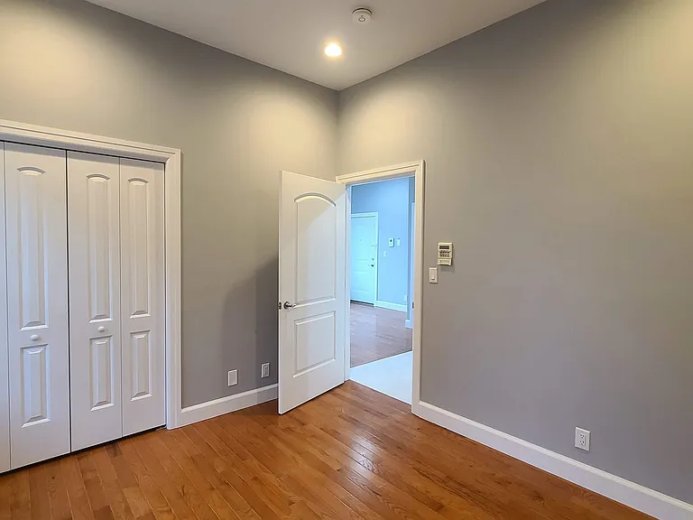 100 Griffith St #3R — Photo 11