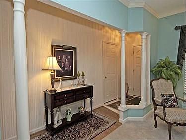 2nd image of 810 Kingsberry Cir #810