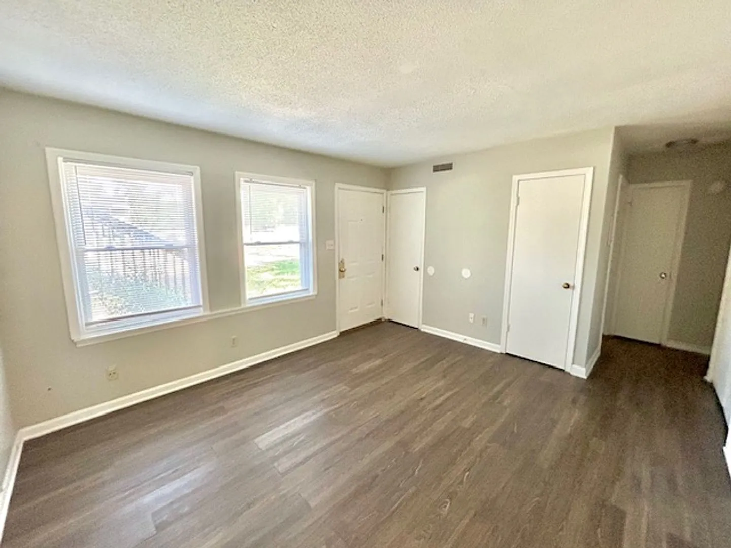100 Michael Ave — Photo 4