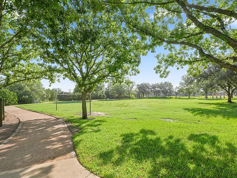 17841 Park Valley Dr — Photo 27