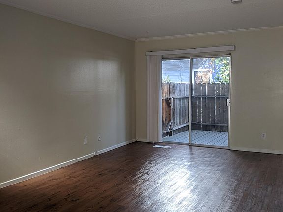 2nd image of 484 Mariposa Ave APT B