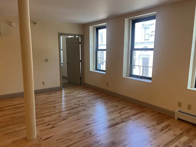 191 College St #203 — Photo 4