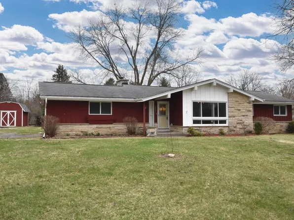 2821 Chancery LANE, Waukesha, WI 53188