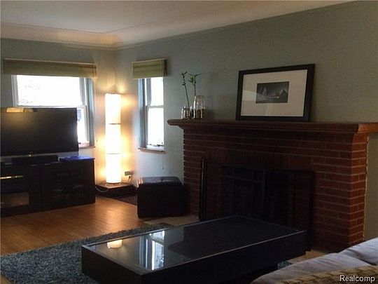 4th image of 1835 Woodland Ave