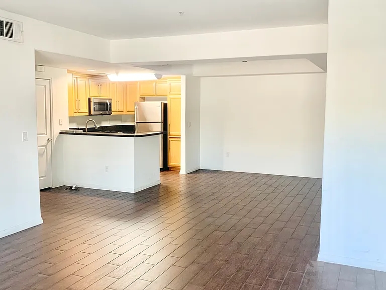 The Watermarque Apartments — Photo 53