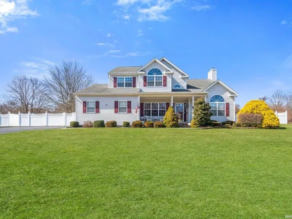 48 Ashley Circle, Manorville, NY 11949