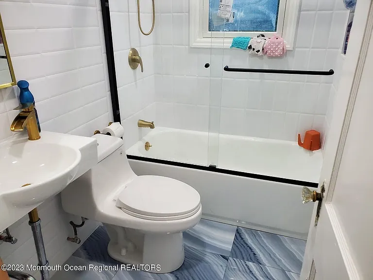 232 Jerome Ave — Photo 14