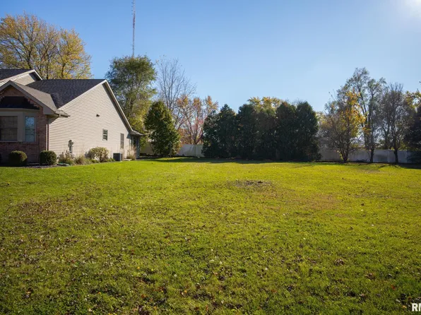 130 Susan Ct, East Peoria, IL 61611