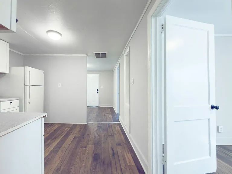 2181 Eleanor Dr — Photo 8
