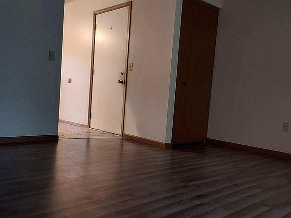 4th image of 641 W Schleier St APT E2