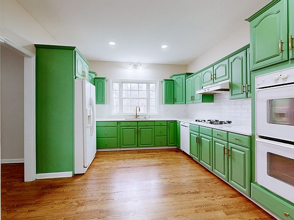 3rd image of 549 Ridgecrest Dr