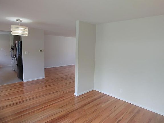 4th image of 16626 SE 11th St