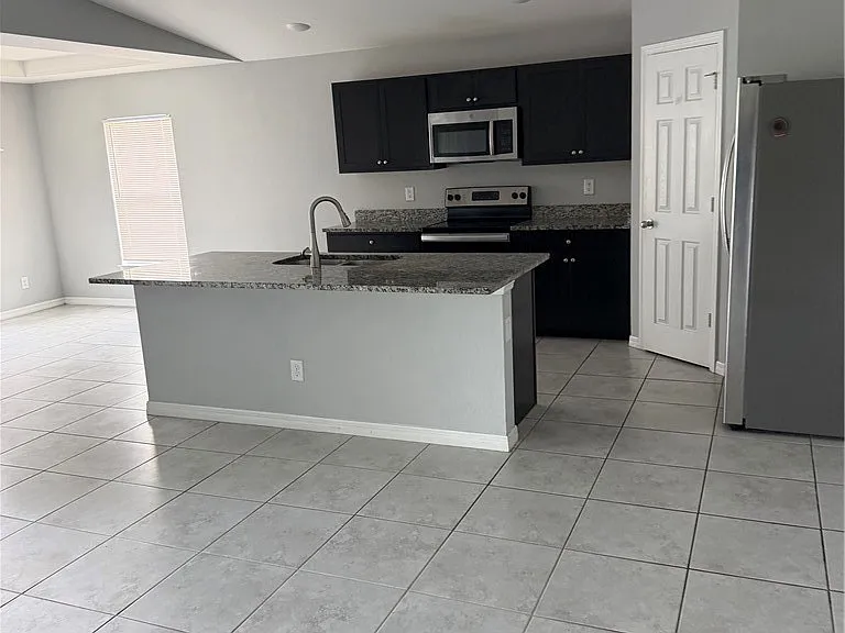 1424 NW 4th St — Photo 3