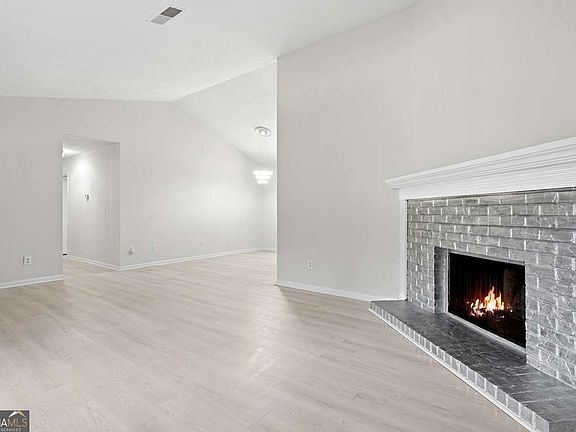 3rd image of 846 Martin Rd