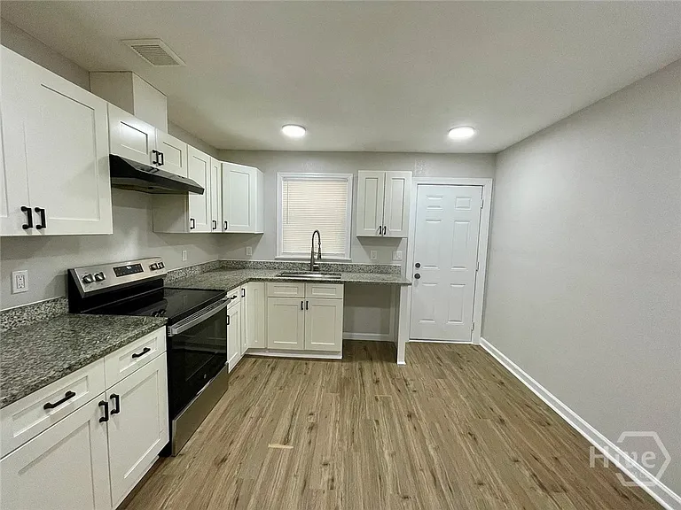 237 W 73rd St — Photo 6
