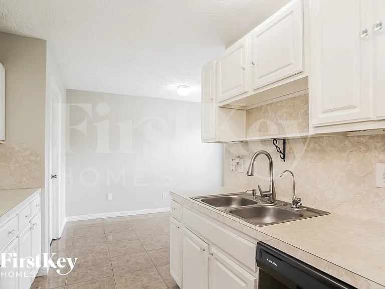 3218 Red Cedar Dr — Photo 5