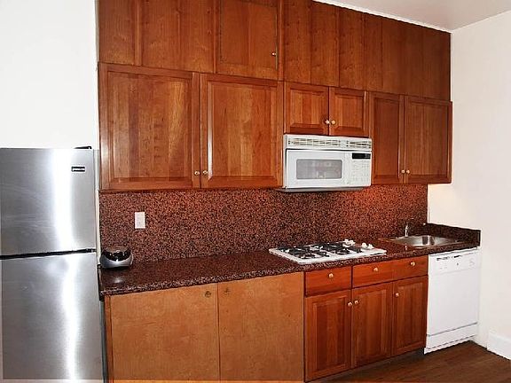 2nd image of 230 E 58th St