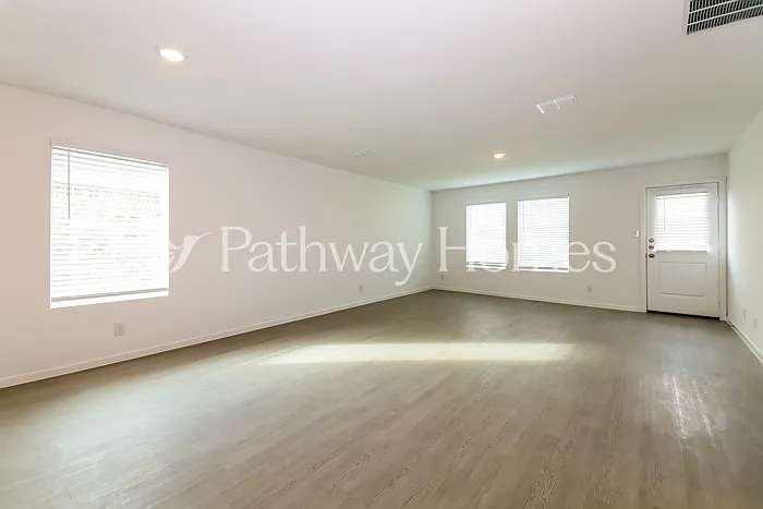 1535 Lanner Meadows Ln — Photo 3