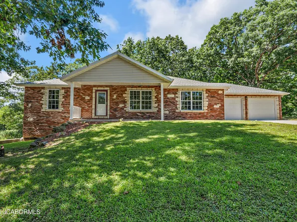 212 Summertree Pl, Holts Summit, MO 65043