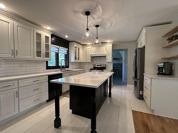 2nd image of 239 Bayberry Ct