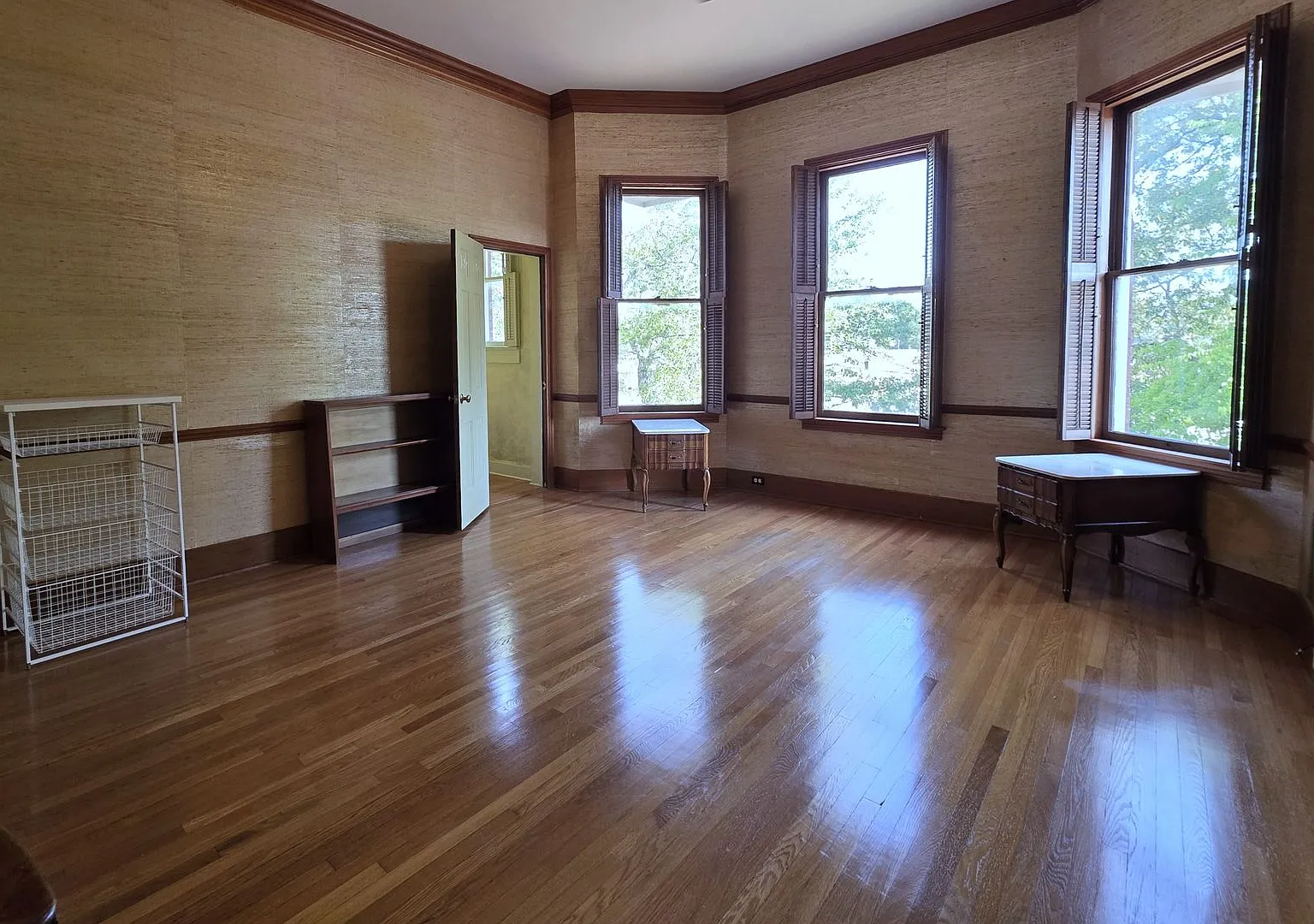 Charming Private Room in Historic Home; All Bills Paid — Photo 3