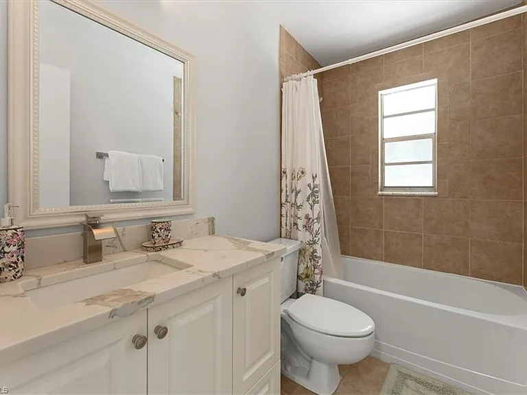 2250 Poinciana St — Photo 18
