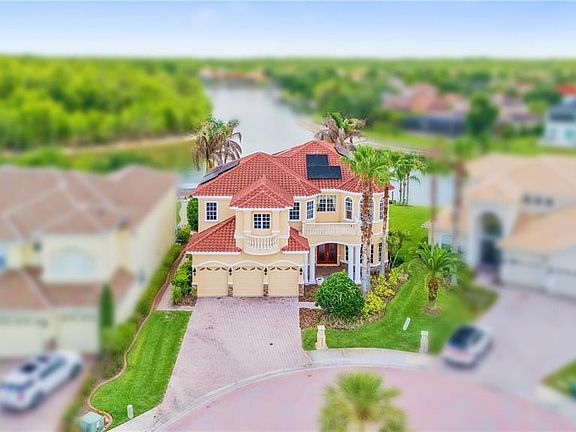 4th image of 10603 CAYMAN ISLE COURT