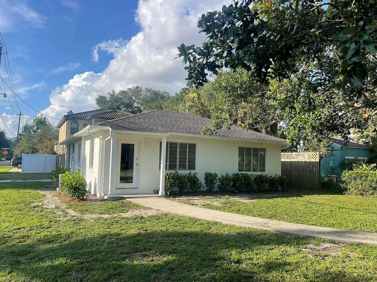 Building Photo - 4223 W Empedrado St
