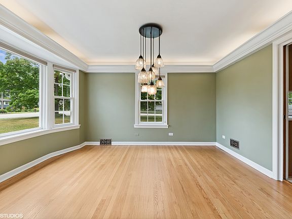 4th image of 22W220 Thorndale Ave