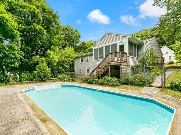 143 Liberty St, Marlborough, MA 01752