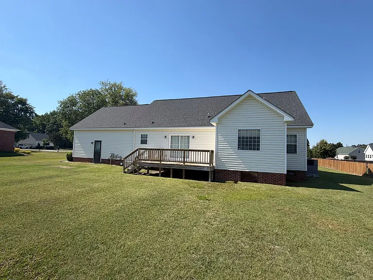 102 N Woodridge Dr — Photo 12