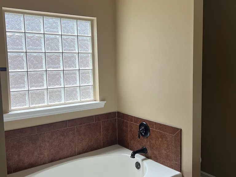 17068 Richmond Dr — Photo 7