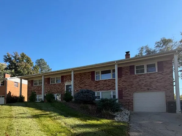 6112 Rayburn Dr, Temple Hills, MD 20748