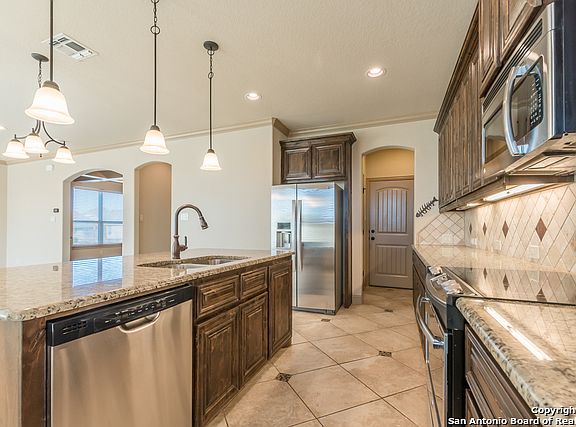 4th image of 221 Derby Dr