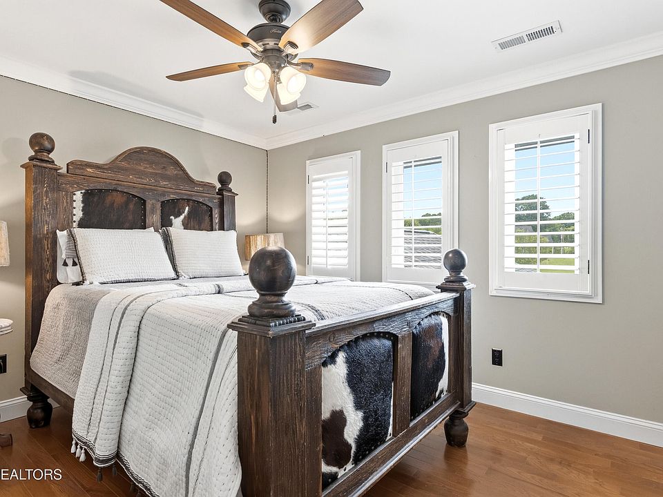 34th image of 401 Gholdston Dr