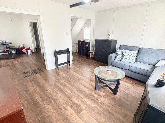 3rd image of 1812 Bank St