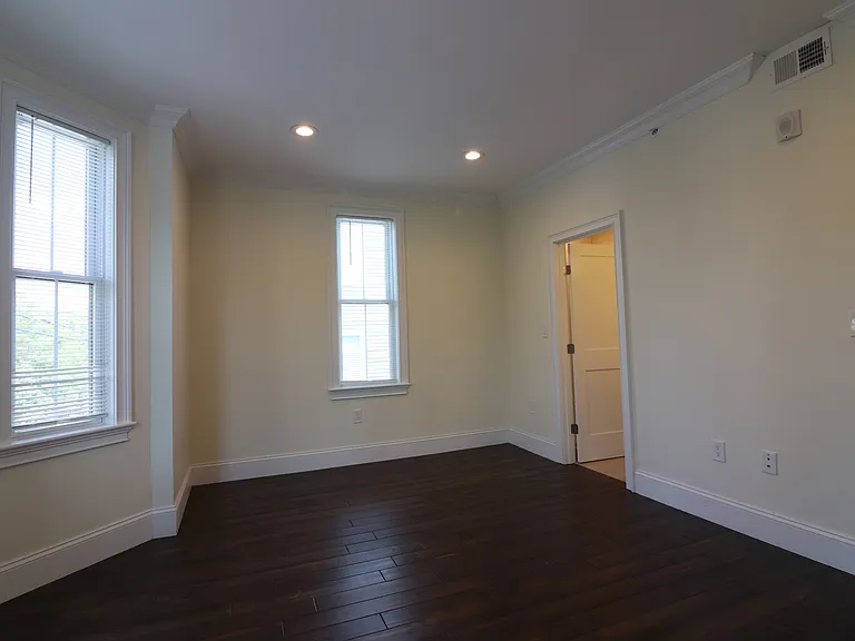 140 Minden St #2 — Photo 8
