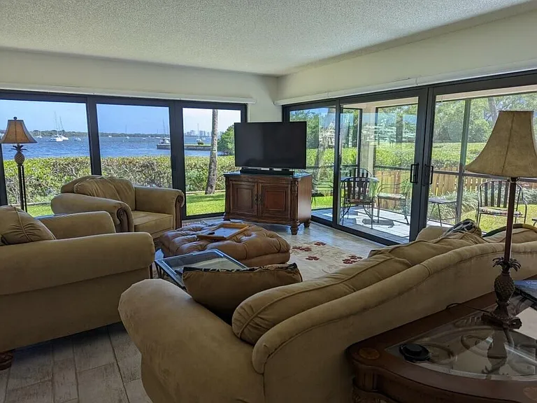 1640 Twelve Oaks Way #101 — Photo 4