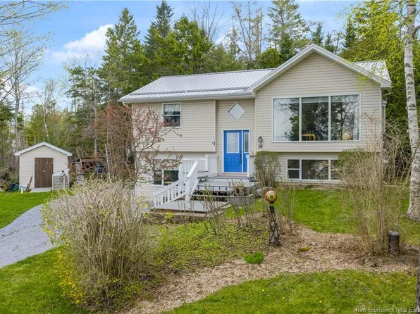 38 Kingsway Dr, Quispamsis, NB E2G 1C1