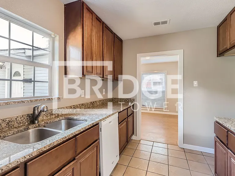 224 E Boyd St — Photo 8