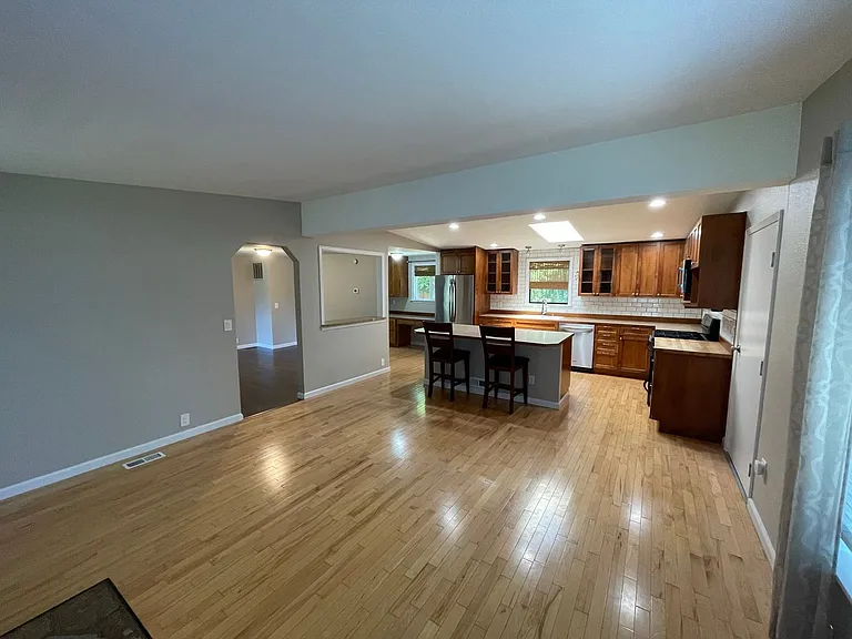 4113 Kingsway — Photo 11