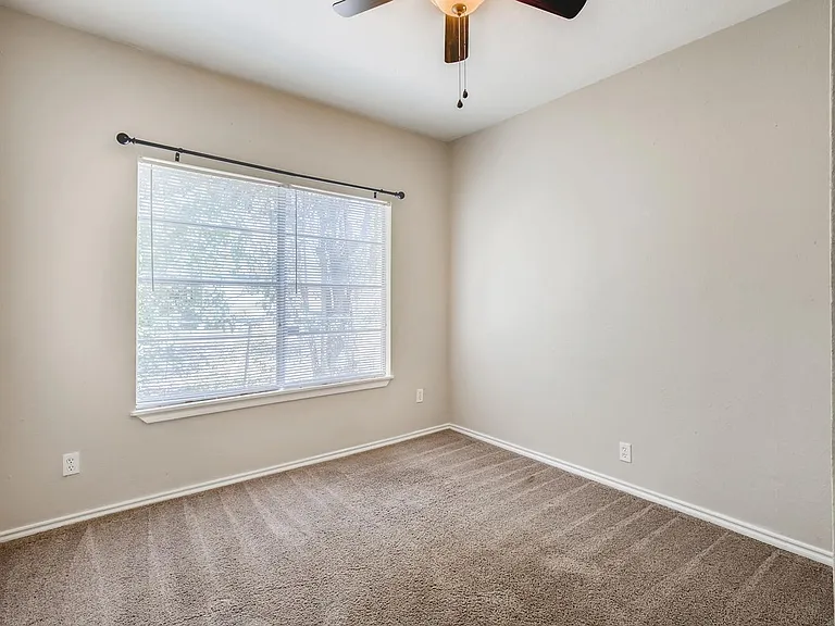 400 Eleanor Ave — Photo 16