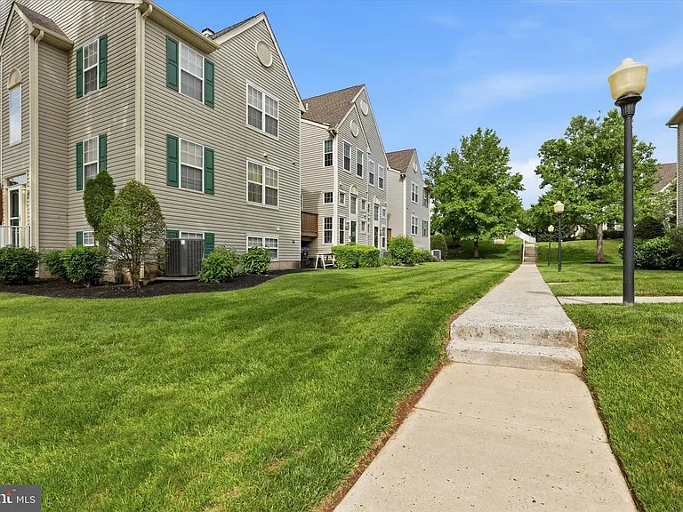 645 Muhlenberg Dr #407 — Photo 2