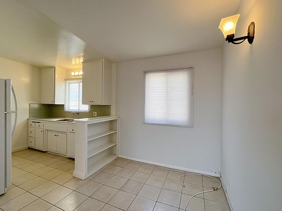 5th image of 1109 College View Dr APT 6