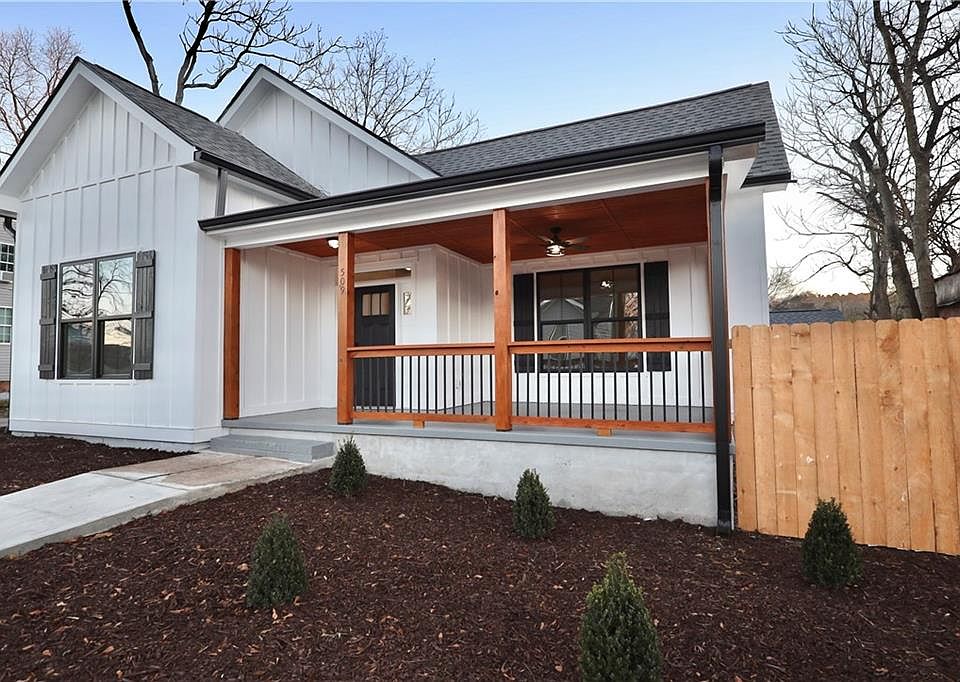 1st image of 509 College St