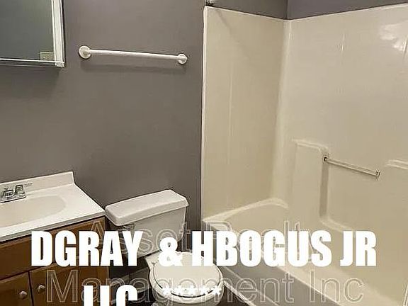 3rd image of 2002 Washington Ave #3B