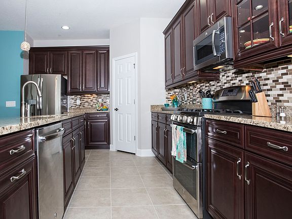 4th image of 735 Rosemary Cir