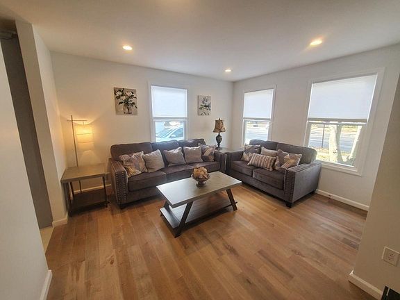 2nd image of 75 Broughton Ave Floor 1
